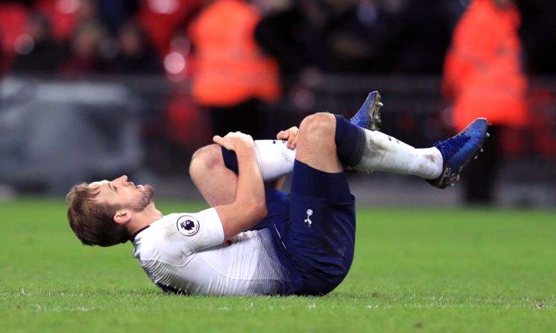 Harry Kane nebude hrát minimálně dva měsíce kvůli zranění kotníku. 
