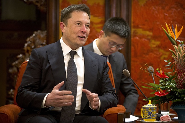 Zakladatel a generální ředitel automobilky Elon Musk. 
