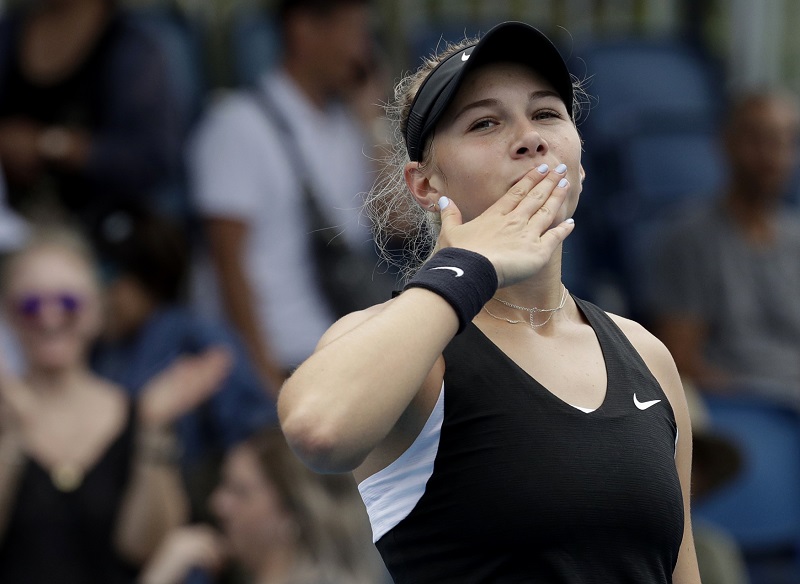 Americká tenistka s ruskými kořeny Amanda Anisimová se raduje z postupu do osmifinále Australian Open.