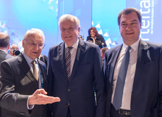 Bývalý bavorský premiér Edmund Stoiber (zleva), Horst Seehofer, odstupující šéf strany CSU a spolkový ministr vnitra  Markus Söder.