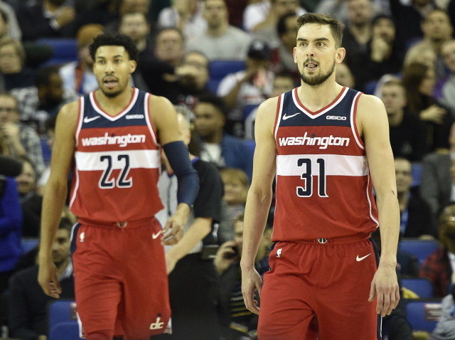 Tomáš Satoranský v dresu Washingtonu.