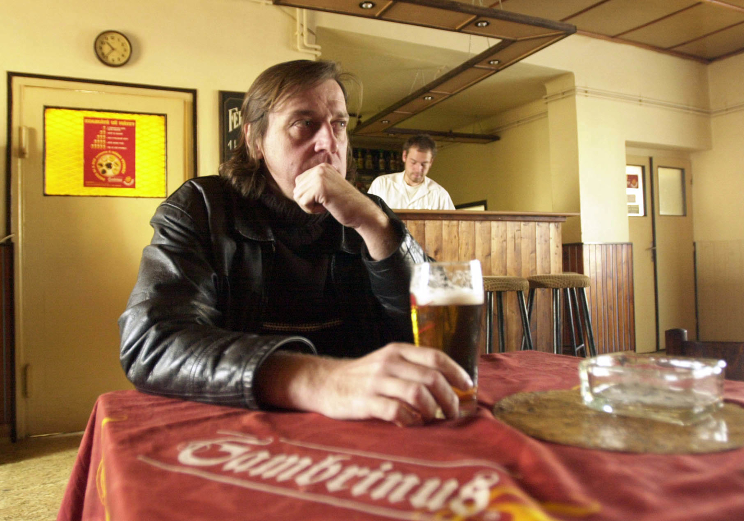 Cena točeného půllitru desítky Gambrinus, která se po zdražení o 67 haléřů pohybuje ve většině hospod mimo města od 13 do 14 korun, je zejména ze začátku roku větší zátěží pro většinu venkovanů.