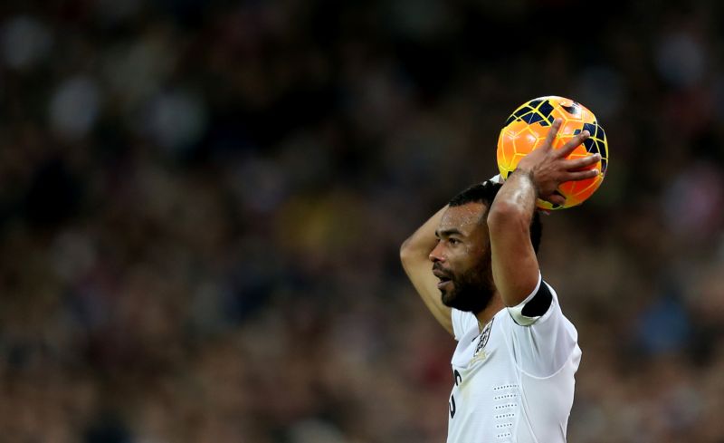 Ashley Cole bude hrát v Derby County pod Frankem Lampardem.