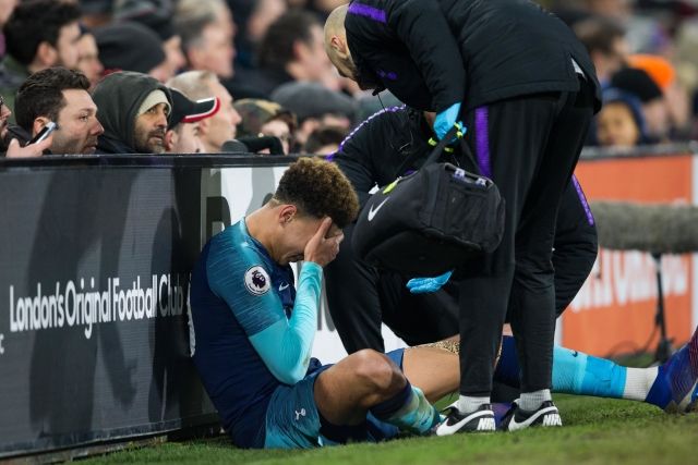 Dele Alli si poranil stehenní sval, chybět bude do března.