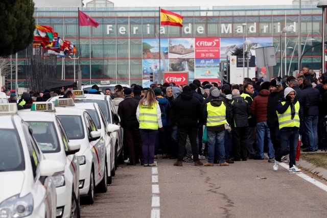 Stávkující taxikáři v Madridu.