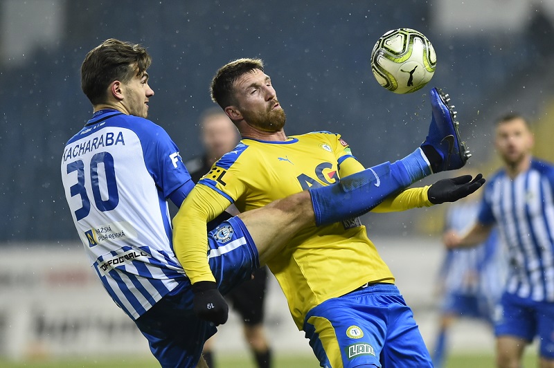 Byl příšerný, zkritizoval kouč českého útočníka Hearts.