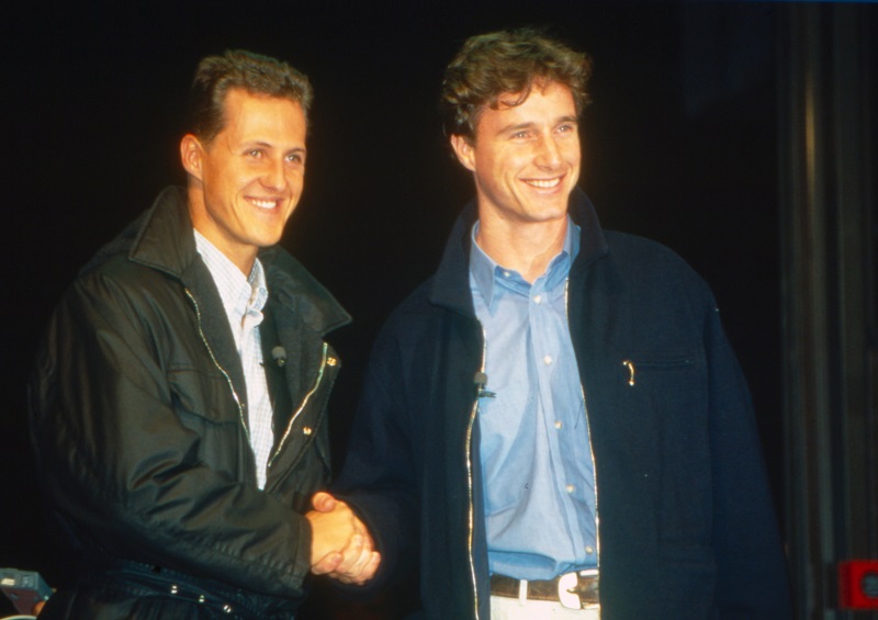 Zleva: bývalí jezdci formule 1 Michael Schumacher a Eddie Irvine. 