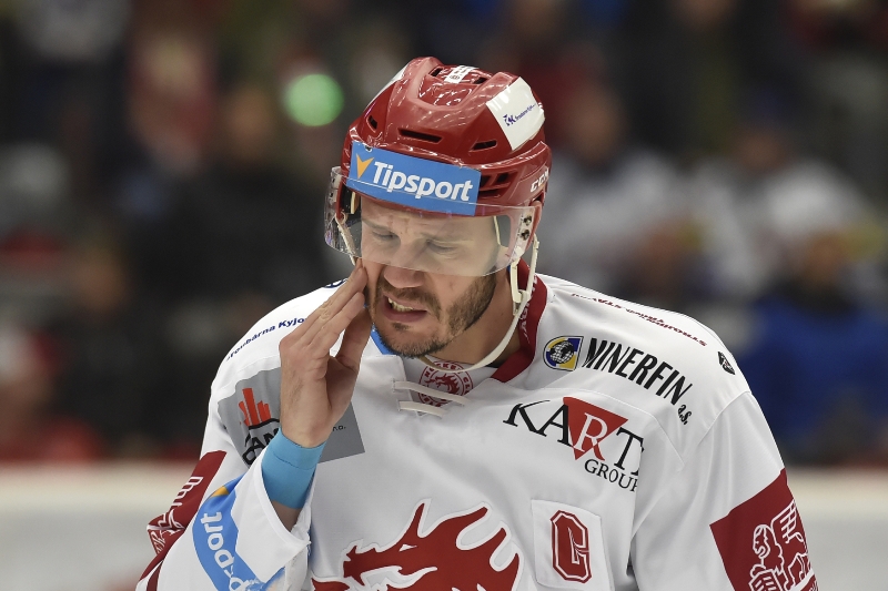 Lukáš Krajíček utrpěl nespecifikované zranění hlavy. Bude zřejmě měsíc mimo hru. Lukáš Krajíček utrpěl nespecifikované zranění hlavy. Bude zřejmě měsíc mimo hru.