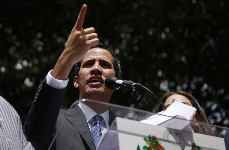 Juan Guaidó uspořádá kampaň mezi vojáky.