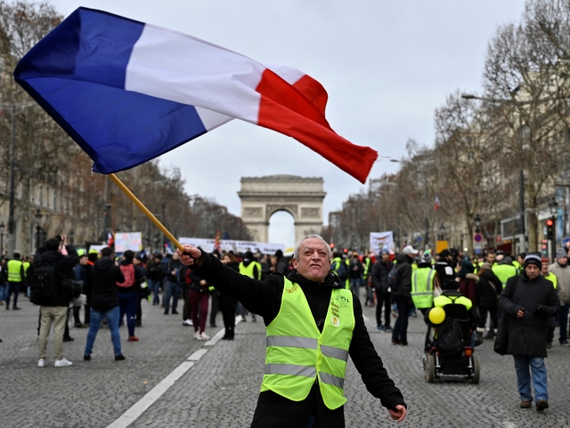 Lidé si myslí, že Macron je prezident "horních deseti tisíc".