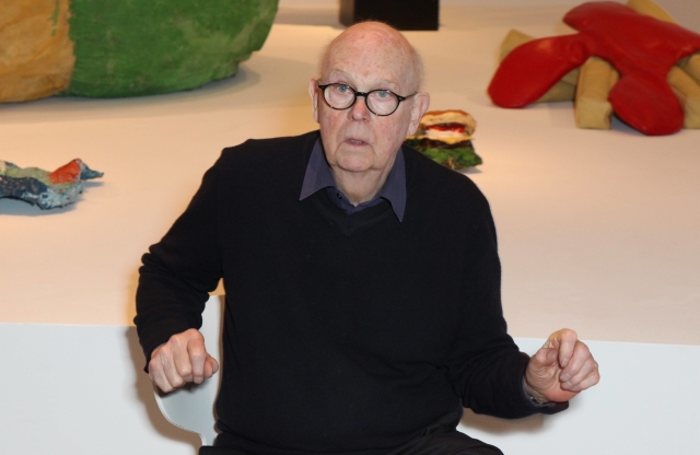 Výtvarník Claes Oldenburg Výtvarník Claes Oldenburg