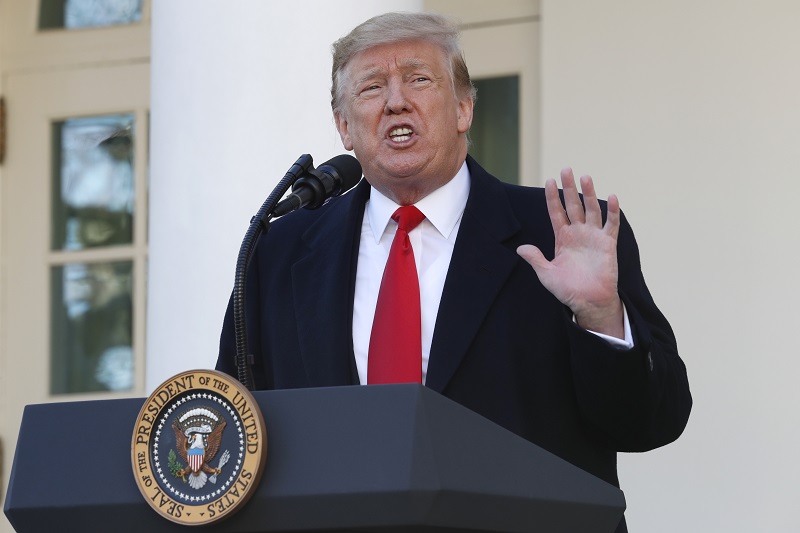 Zahraniční politiku nedělá Donald Trump (na snímku) podle Američanů dobře.
