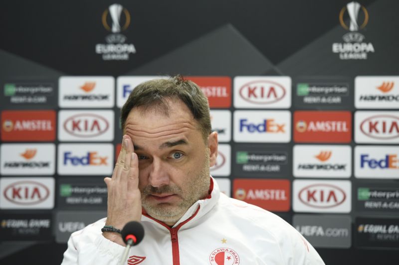 Jindřich Trpišovský už se téměř uzdravil po zlomenině nosu v Portugalsku.