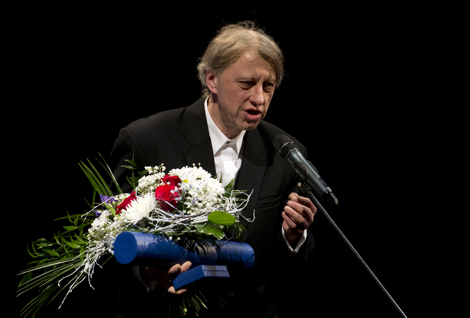 Básník, prozaik a žurnalista Jáchym Topol při převzetí ceny Rytíř české kultury, kterou mu udělil ve spolupráci s projektem Mene Tekel ministr kultury Ilja Šmíd.