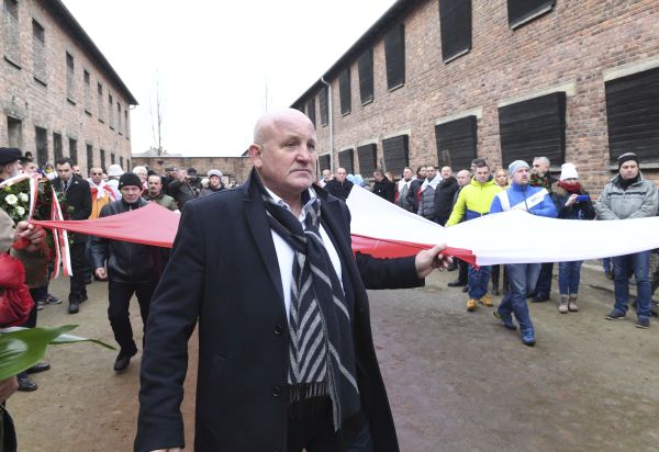 Protest stoupenců krajní pravice v Osvětimi
