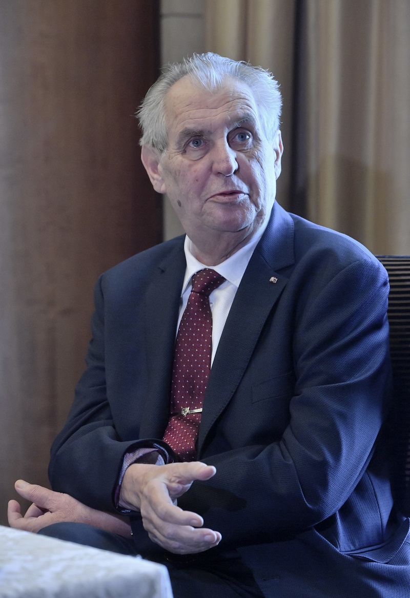 Senátoři z klubu Senátor 21 chystají žalobu na prezidenta Miloše Zemana (na snímku).