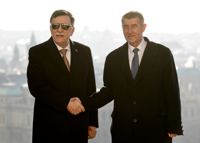 Předseda libyjské vlády Fáiz Sarrádž (vlevo) a český premiér Andrej Babiš.