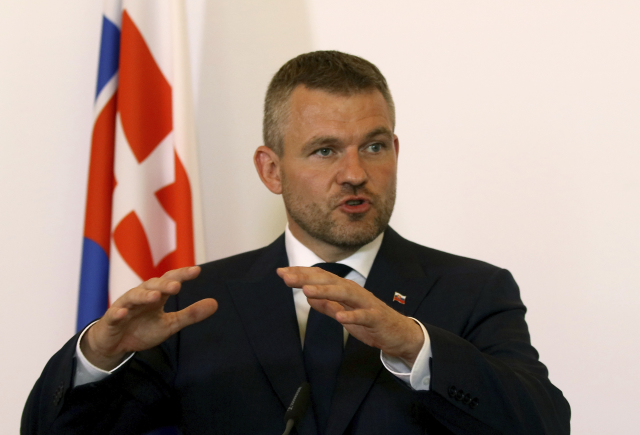 Slovenský premiér Peter Pellegrini si o telefonech Huawei myslí, že jsou bezpečné.