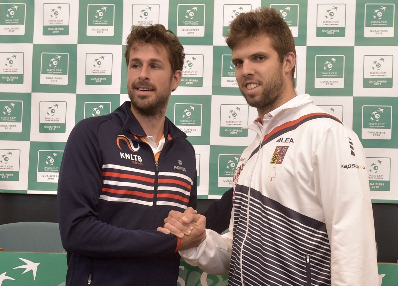 Jiří Veselý zahájí duel Davis Cupu s Nizozemci, jeho soupeřem bude Tallon Griekspoor. 