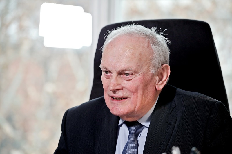 Jan Musil kvůli zdravotním potížím skončil ve funkci ústavního soudce.