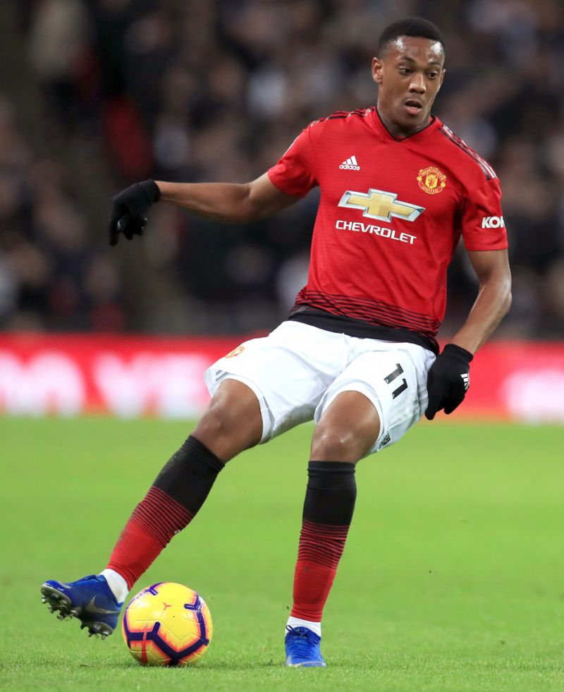 United prodloužili s Martialem, Arsenal získal Suáreze.