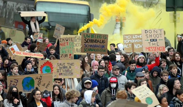 Studenti v Belgii nešli do školy a demonstrovali proti oteplování.