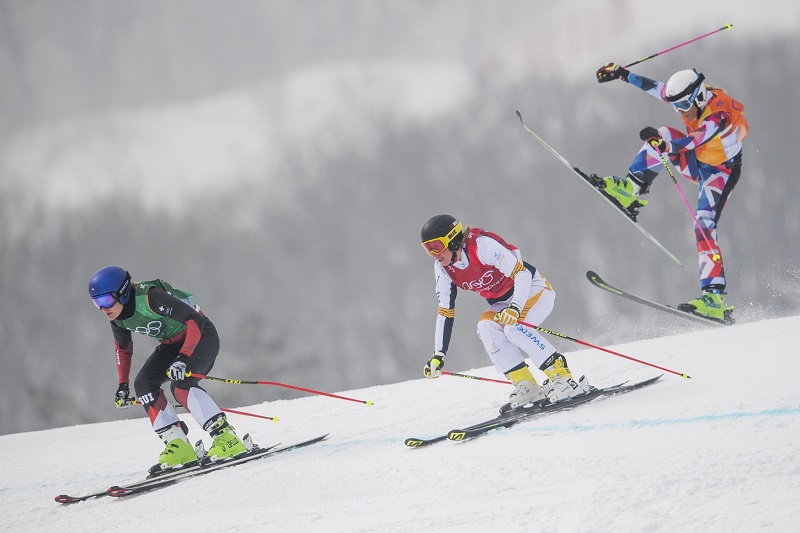 Nikol Kučerová obsadila na mistrovství světa v akrobatickém lyžování 19. místo v kvalifikaci skikrosu. Na snímku vlevo na olympijských hrách. 