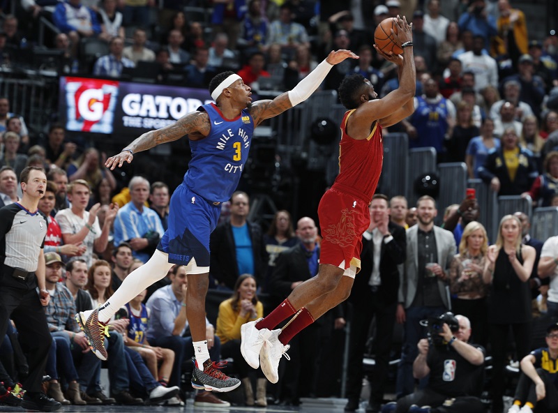 Basketbalisté Denveru v NBA porazili Houston 136:122 a pátou výhrou v řadě se v Západní konferenci dotáhli na první Golden State.