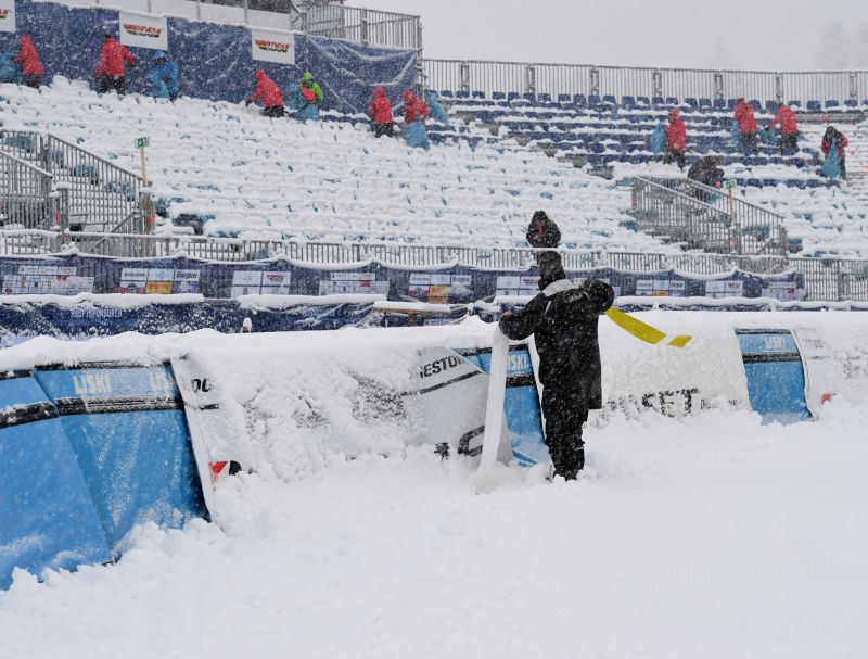 V Ga-Pa se kvůli vydatnému sněžení nepojede ani obří slalom.