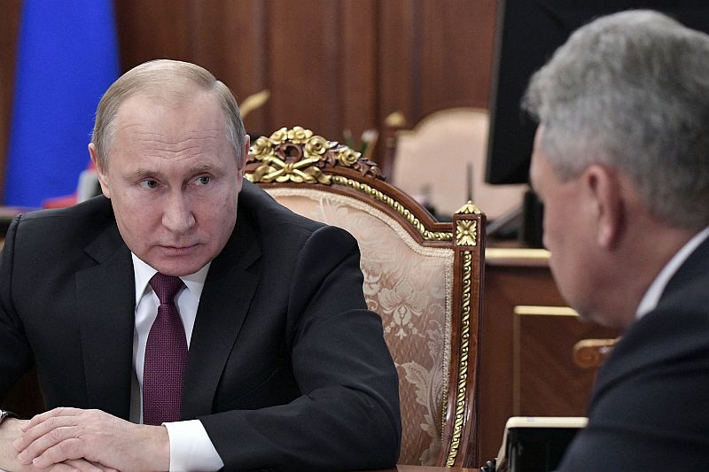 Ruský prezident Vladimir Putin (vlevo) a ministr obrany Sergej Šojgu.