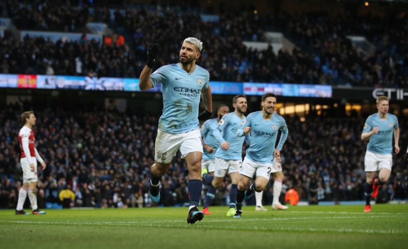 Segio Agüero rozhodl zápas Manchesteru City s Arsenalem třemi brankami. Segio Agüero rozhodl zápas Manchesteru City s Arsenalem třemi brankami.