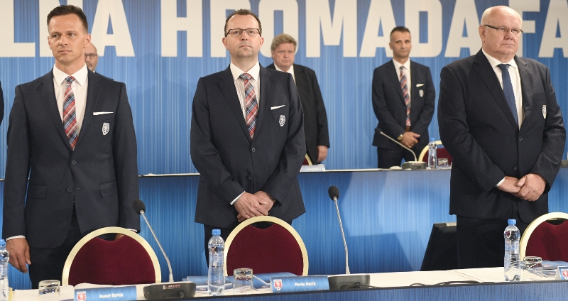 Mimořádná valná hromada FAČR má uvolnit členské příspěvky.
