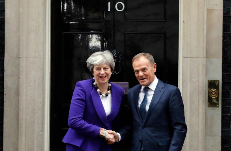 Theresa Mayová a Donald Tusk.