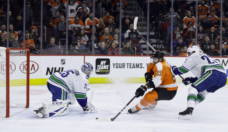 Jakub Voráček zařídili svým góly Philadelphii výhru nad Vancouverem.