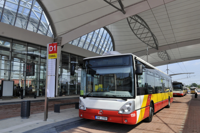 Autobusové nádraží v Hradci Králové.