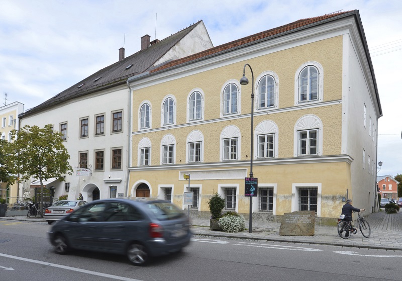 Vyvlastněný Hitlerův dům v Braunau am Inn.