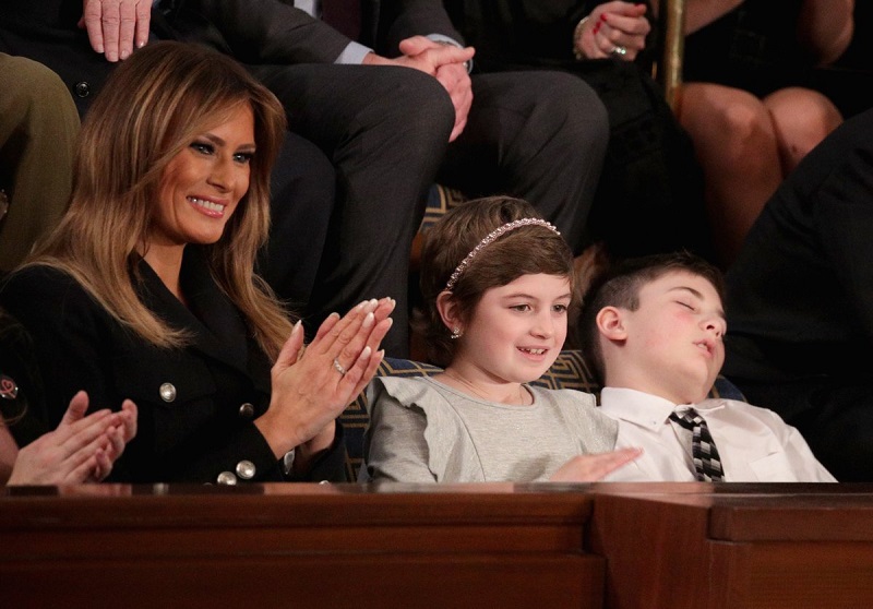 Hodinu a půl dlouhý projev šesťáka Trumpa unavil.