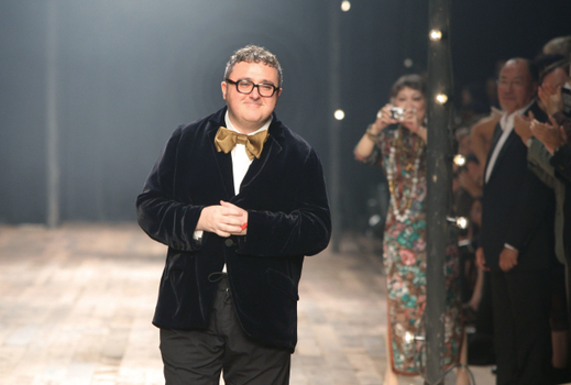 Návrhář Alber Elbaz.