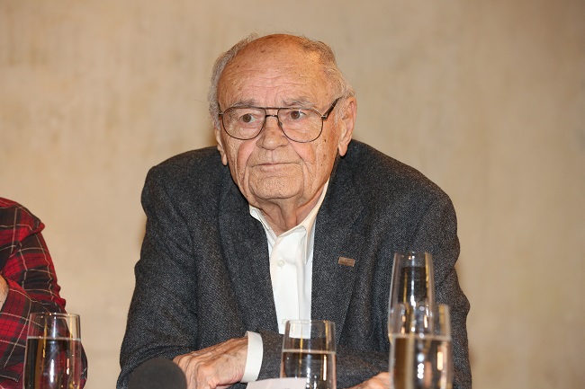 Režisér Václav Vorlíček.