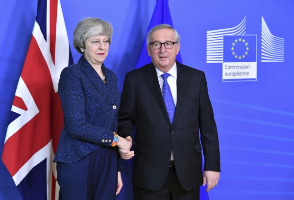 Britská premiérka Theresa Mayová a předseda Evropské komise Jean-Claude Juncker.