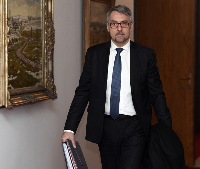 Ministr obrany Lubomír Metnar (za ANO).