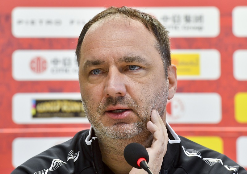Kouč pražské fotbalové Slavie Jindřich Trpišovský na tiskové konferenci.