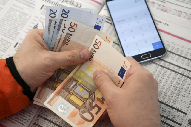 Euro bankovky (ilustrační foto).