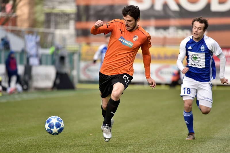Fotbalisté Plzně zahájili jarní část prvoligové sezony remízou 1:1 v Mladé Boleslavi.