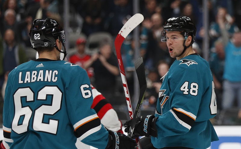 Tomáš Hertl (vpravo) skóroval ve třech zápasech po sobě.