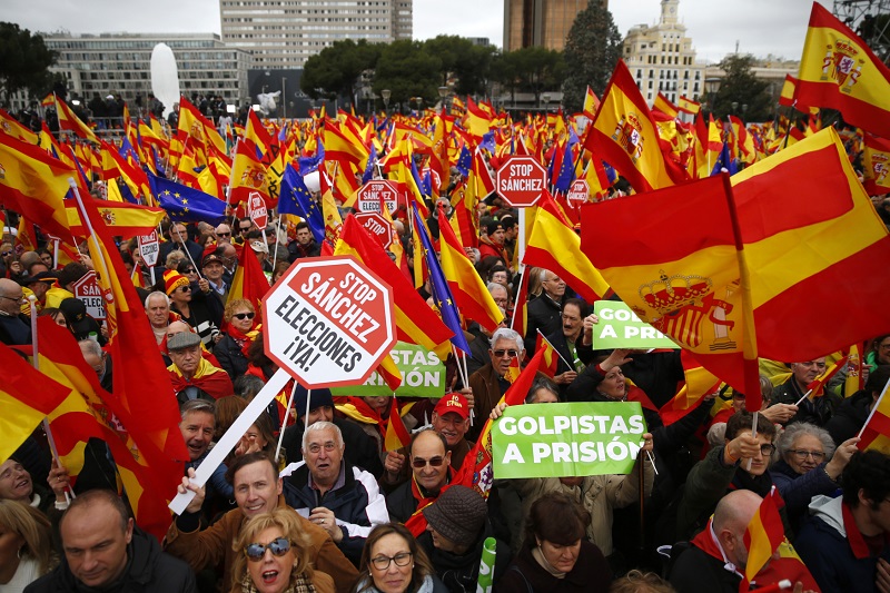 Demonstranti se sešli na hlavním náměstí Madridu Plaza de Colón.