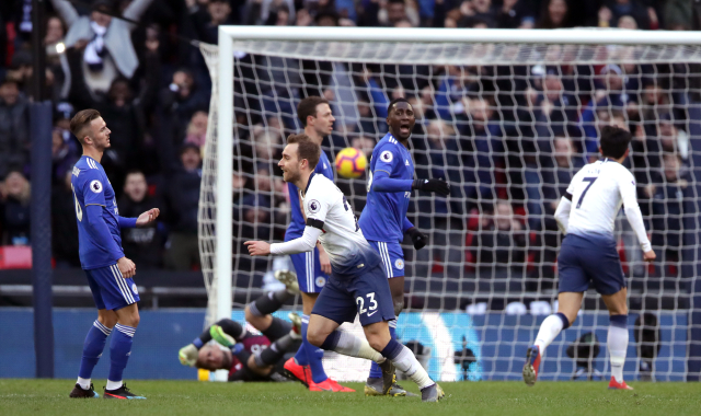 Christian Eriksen z Tottenhamu ve chvíli, kdy skóroval do sítě Leicesteru.