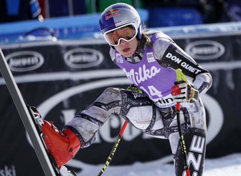 Ester Ledecká přechází podle plánu z lyží na snowboard.