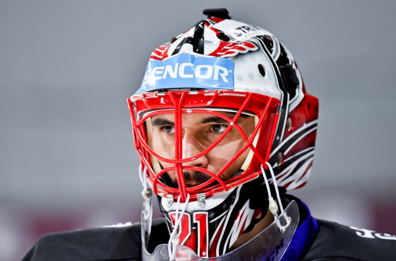Hokejový brankář Jakub Kovář.