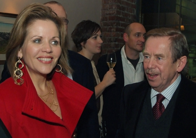 Bývalý český prezident Václav Havel a americká operní pěvkyně Renée Flemingová.